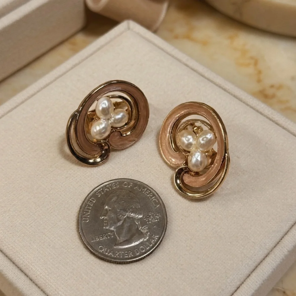 Vintage Pink Enamel Faux Pearl Swirl Clip on Earrings Gold Tone Retro 80s 90s